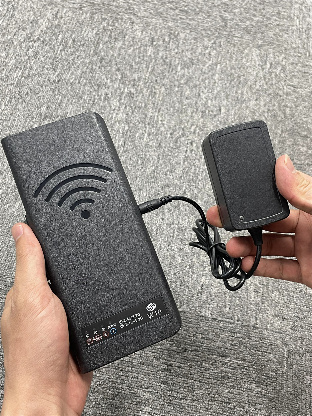 WLAN killer Über das mitgelieferte 220-V-Netzteil